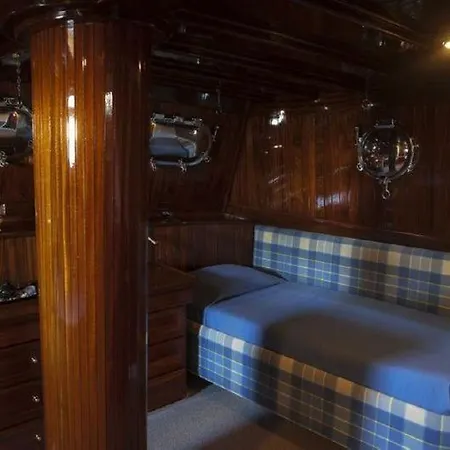 Tekne Odysseus A Cruises *